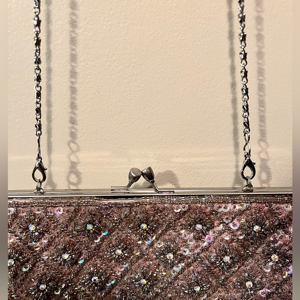 Carlo Fellini Sophia clutch/crossbody in a mauve/purple color. Removable chain - Picture 7 of 8